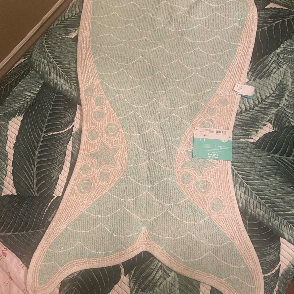 BRAND NEW PILLOWFORT MERMAID TAIL BATH RUG - Picture 4 of 10